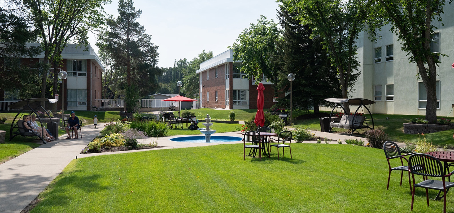 Canterbury Manor independent living courtyard